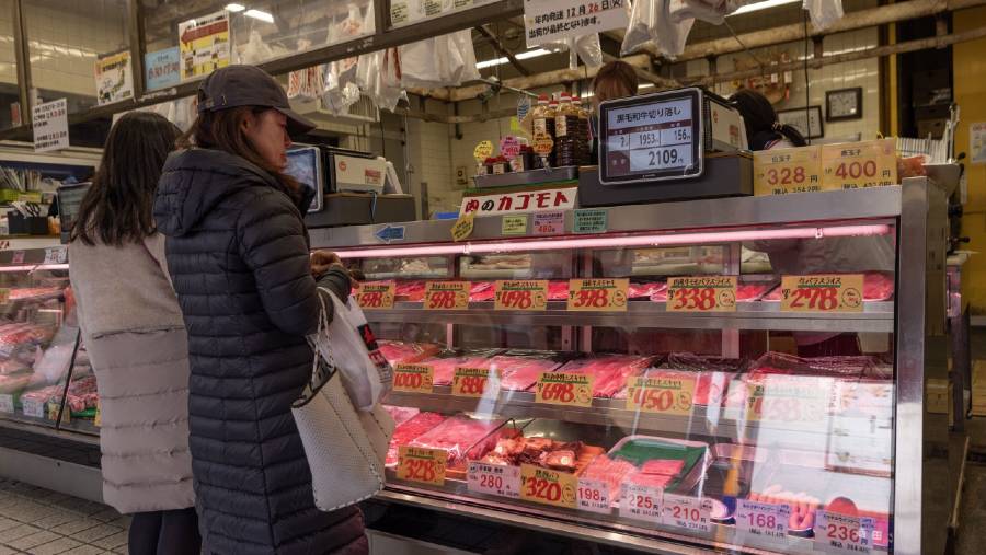 Toko daging di Jepang. (Dok: Bloomberg)