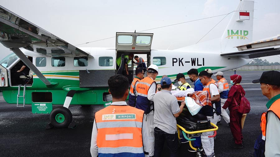 Korban kecelakaan kerja PT ITSS Kawasan Industri IMIP, dirujuk ke Makassar, Sulawesi Selatan, Jumat (29/12/2023). (Dok. IMIP)