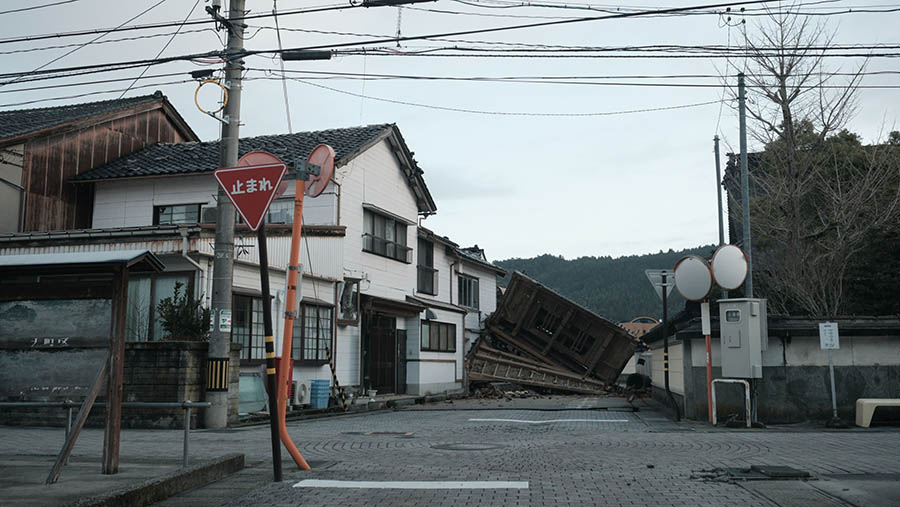 Badan Meteorologi Jepang mengatakan tsunami lain setinggi 1 meter masih bisa terjadi. (Soichiro Koriyama/Bloomberg)