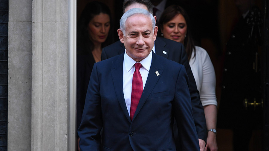 Perdana Menteri Israel, Benjamin Netanyahu usai bertemu PM Inggris di London, Inggris, Jumat (24/3/2023). (Chris J. Ratcliffe/Bloomberg)