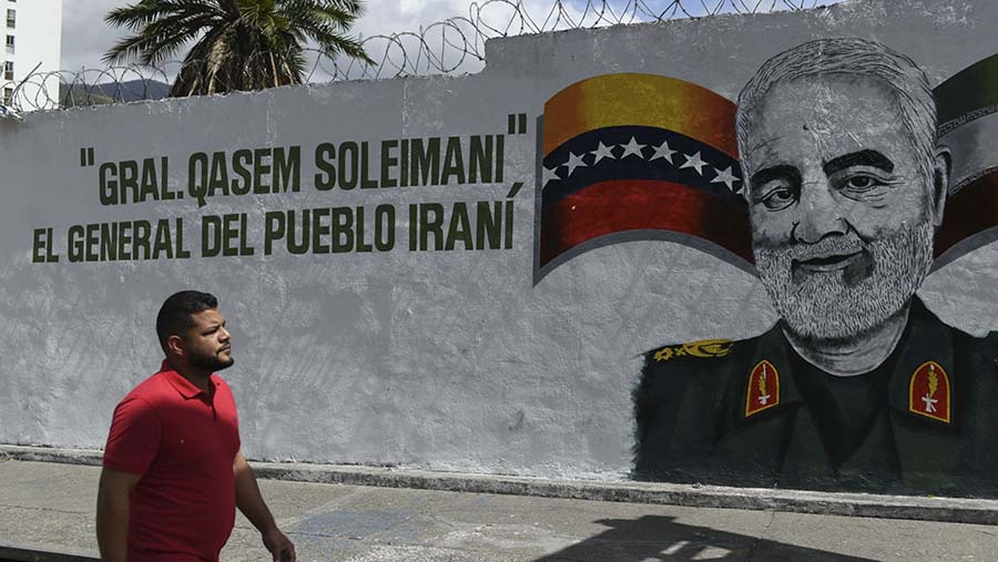 Mural Jenderal Iran Qassem Soleimani di Caracas, Venezuela, Senin (23/1/2023). (Carlos Becerra/Bloomberg)