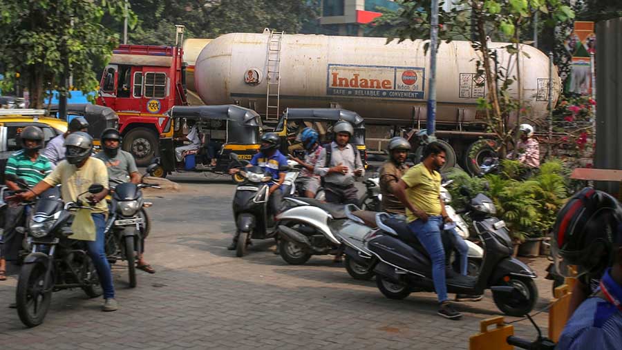 Para pengemudi truk di seluruh India turut serta dalam mogok nasional menentang undang-undang baru. (Dhiraj Singh/Bloomberg)