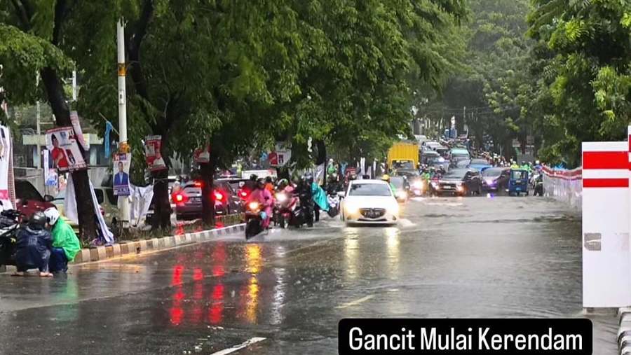 Kawasan Gandaria, Jakarta, terendam banjir, Sabtu, 6 Januari 2024. (Dok: Instagram/@Exandho Setyo)	
