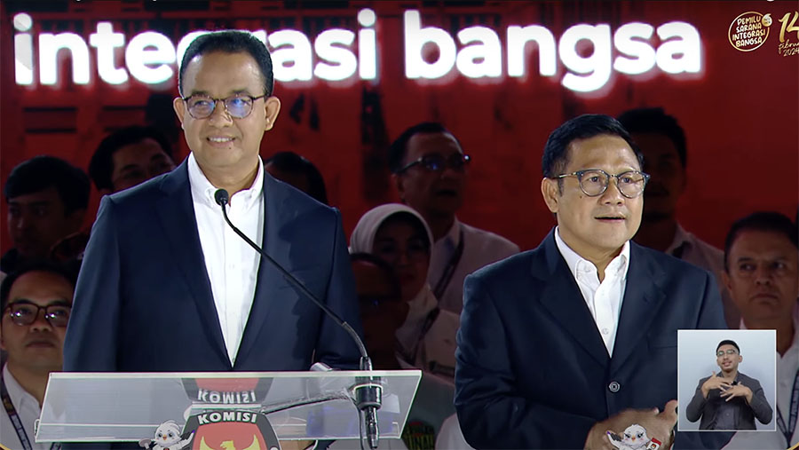 Paslon Capres & Cawapres nomor urut 1 Anies Baswedan & Muhaimin Iskandar  saat debat ketiga di Istora Senayan, Minggu (7/1/2024). (Youtube KPU)