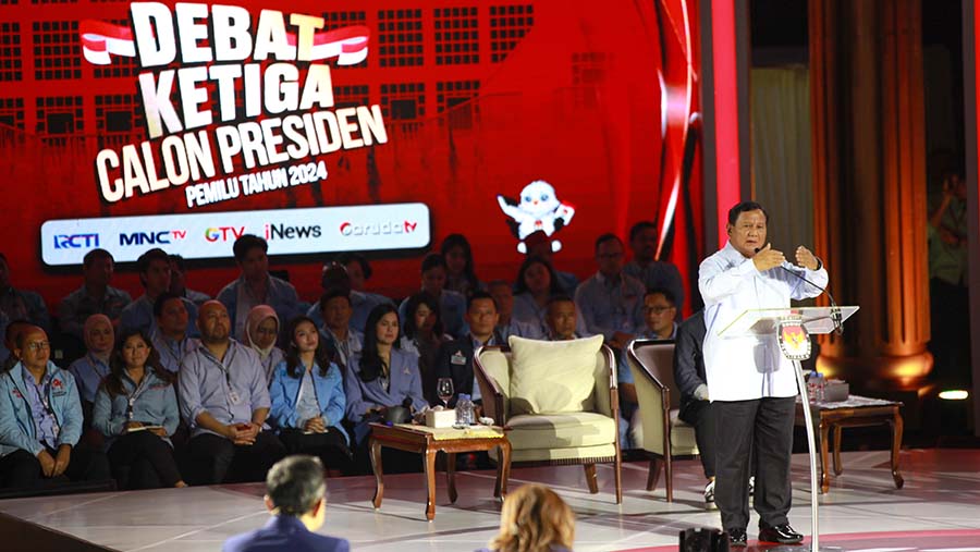 Capres nomor urut 2 Prabowo Subianto saat debat capres ketiga di Istora Senayan, Minggu (7/1/2024). (Bloomberg Technoz/Andrean Kristianto)