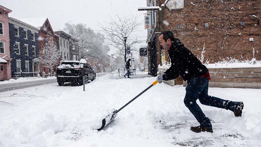 Wilayah Utara New York hingga New England bagian dalam bahkan akan mengalami ketebalan 10 inci salju. (Angus Mordant/Bloomberg)