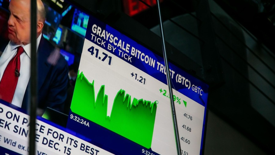 Grayscale Bitcoin Trust ETF (GBTC) di New York Stock Exchange (NYSE) Kamis, 11 Januari 2024, saat Bitcoin melonjak ke US$49.000. (Dok: Bloomberg)