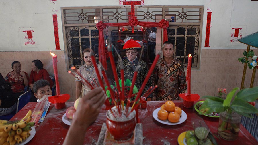 Bagian pertama tradisi Cio Tao yang berasal dari Manchu ini diawali dengan sebuah doa penghormatan. (Bloomberg Technoz/Andrean Kristianto)