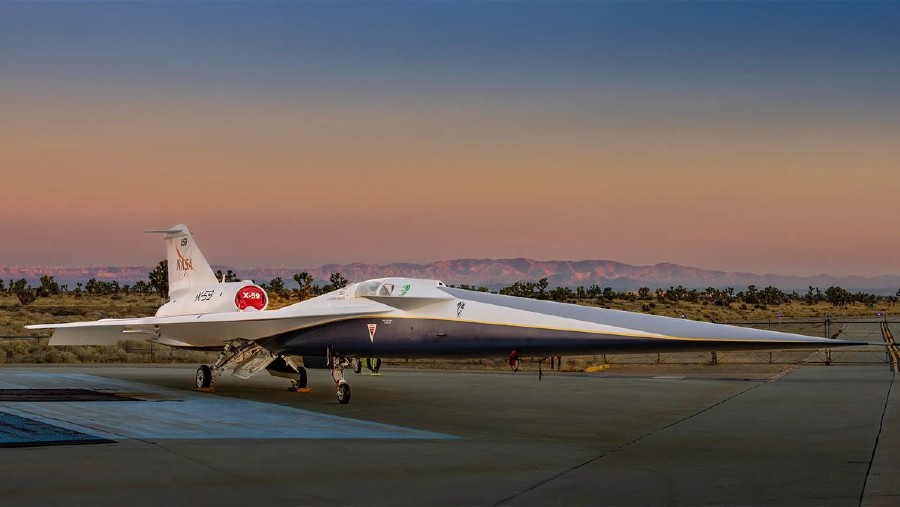 Pesawat supersonik X-59 milik NASA di apron di Palmdale, California (Dok: Lockheed Martin Skunk Works)