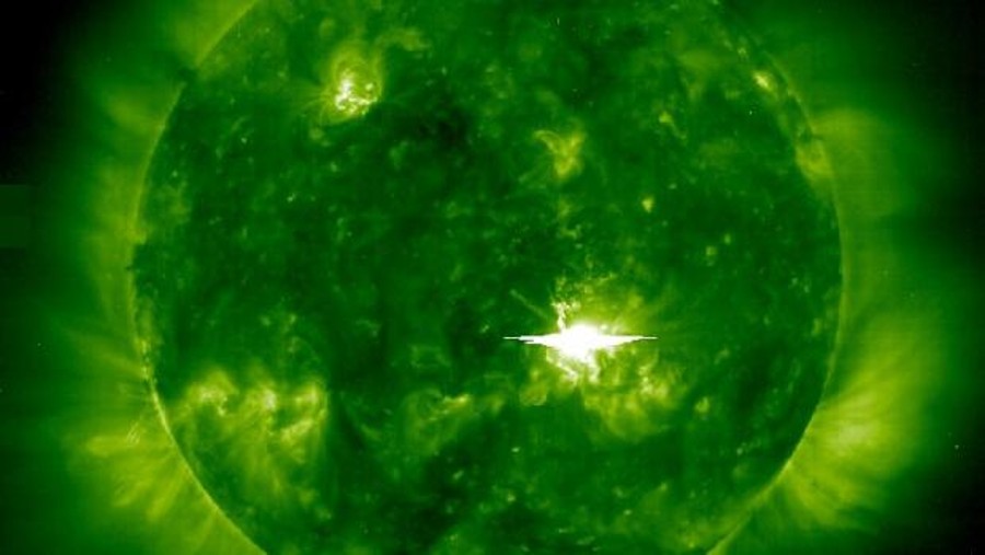 Jilatan matahari (solar flare) terekam dari pusat obsertasi Space Weather Prediction Center. (Dok: NOAA)