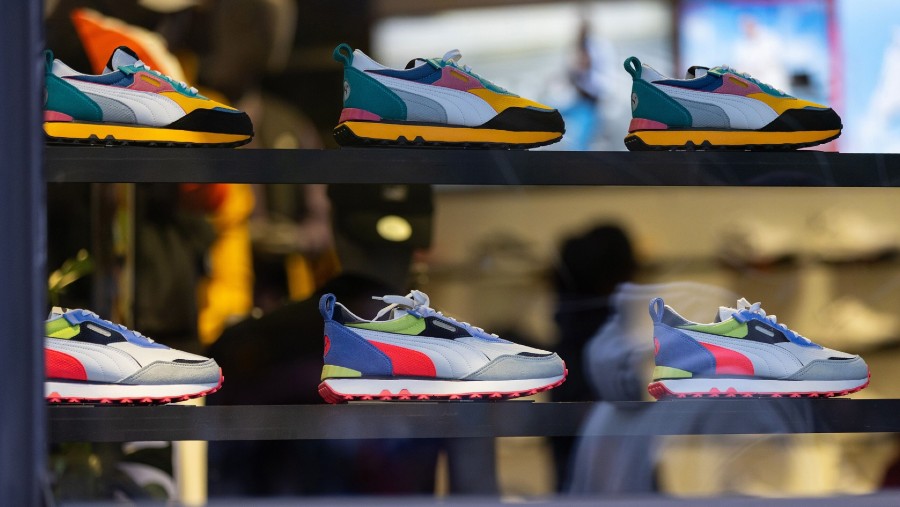 Ilustrasi sepatu Puma. (Dok: Bloomberg)