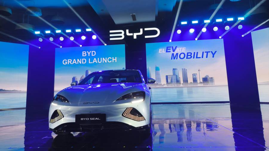 Peluncuran BYD untuk pasar mobil listrik di Indonesia. (Bloomberg Technoz/Dovana Hasiana)