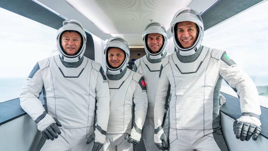 Astronot Turki Alper Gezeravci dan anggota kru lainnya dari Italia, Spanyol, dan Swedia (Dok: Axiom Space)