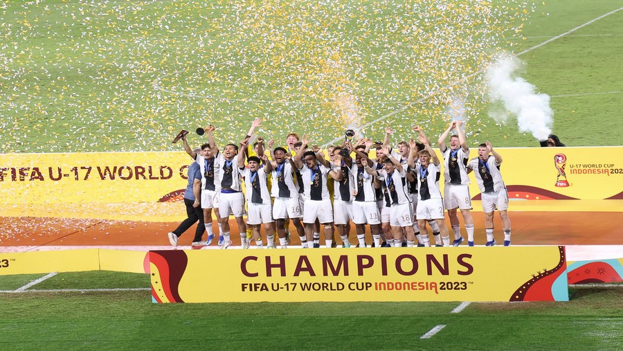 Tim nasional Jerman saat merayakan kemenangan atas tim nasional Perancis dan menjadi juara gelaran FIFA World Cup U-17 di Stadion Manahan (Dok: PLN)