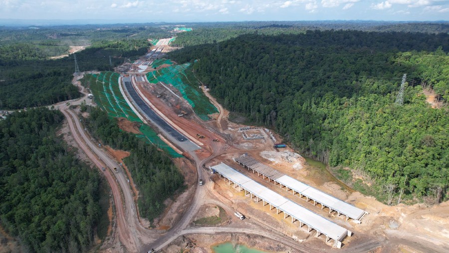 Proyek Wijaya Karya (IKN) di Kalimantan Timur; Jalan Tol IKN KKT Kariangau - Sp. Tempadung. (Dok. WIKA)