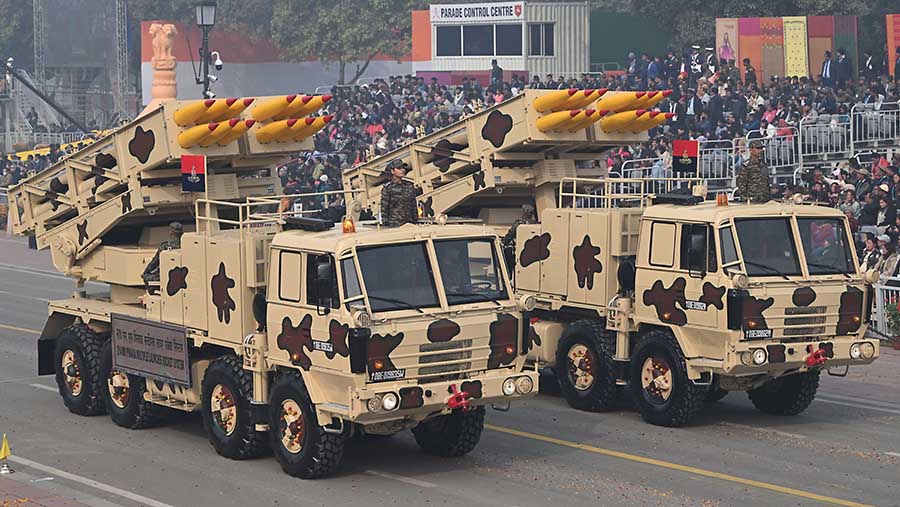 Parade ini juga menampilkan berbagai peralatan militer buatan sendiri seperti rudal, drone jammers, sistem pengawasan. (Prakash Singh/Bloomberg)