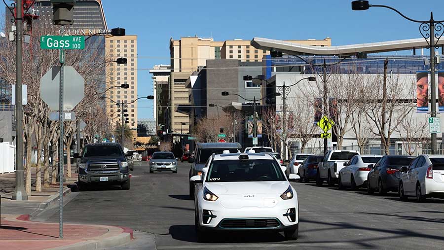 Kendaraan listrik teledriven (EV) Vay di Las Vegas, Nevada, AS, Jumat (26/1/2024). (Ronda Churchill/Bloomberg)