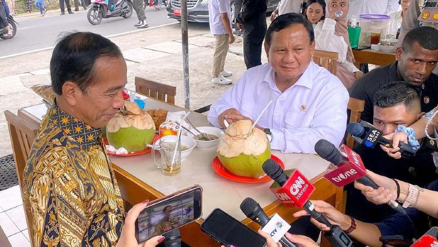 Saat Presiden Jokowi dan Menhan Prabowo Subianto dalam kunjungan di Magelang, Jawa Tengah. (Dok: Instagram/Prabowo)