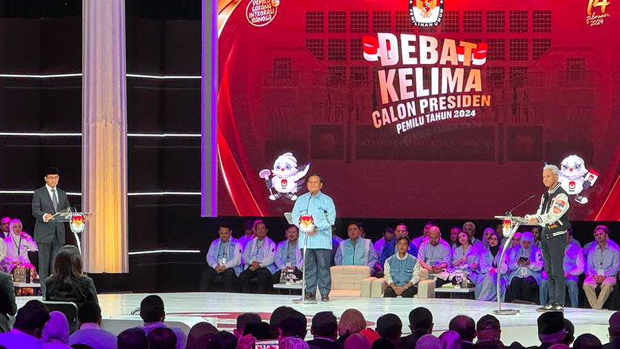 Ketiga Paslon Debat Capres ke-5 (Andrean/Bloomberg Technoz)