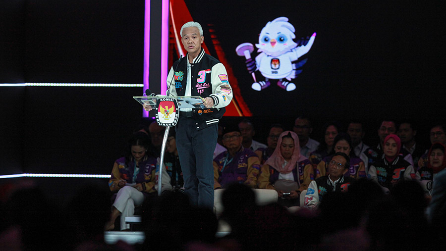 Capres nomor urut 3 Ganjar Pranowo saat debat kelima di JCC, Jakarta, Minggu (4/2/2024). (Bloomberg Technoz/Andrean Kristianto)