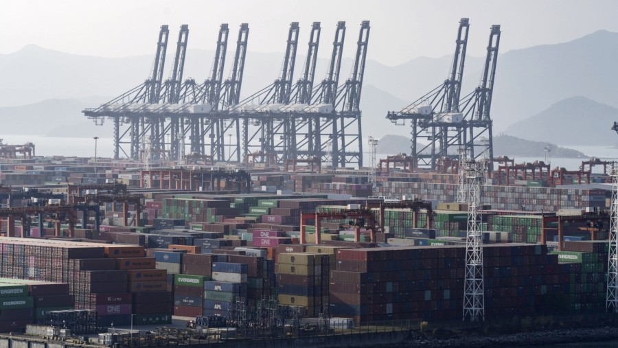 Peti kemas di pelabuhan Shenzhen, China./Bloomberg-Qilai Shen