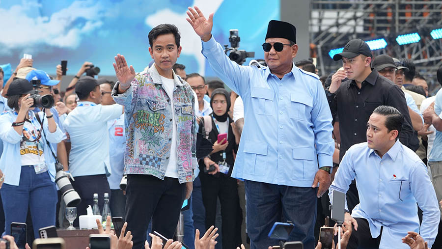 Capres dan Cawapres nomor urut 2 Prabowo Subianto & Gibran Rakabuming Raka saat kampanye akbar di GBK, Sabtu (10/2/2024). (Dimas Ardian/Bloomberg)