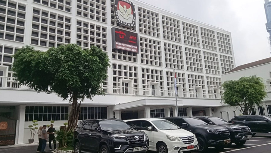 Suasana Gedung Komisi Pemilihan Umum (KPU) (Pramesti Regita/Bloomberg Technoz)