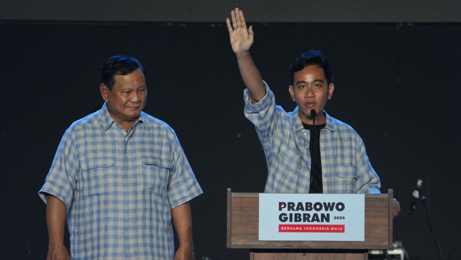Capres nomor urut 02, Prabowo Subianto dan Cawapres Gibran Rakabuming di Istora Senayan, Rabu (14/2/2024). (Bloomberg)	
