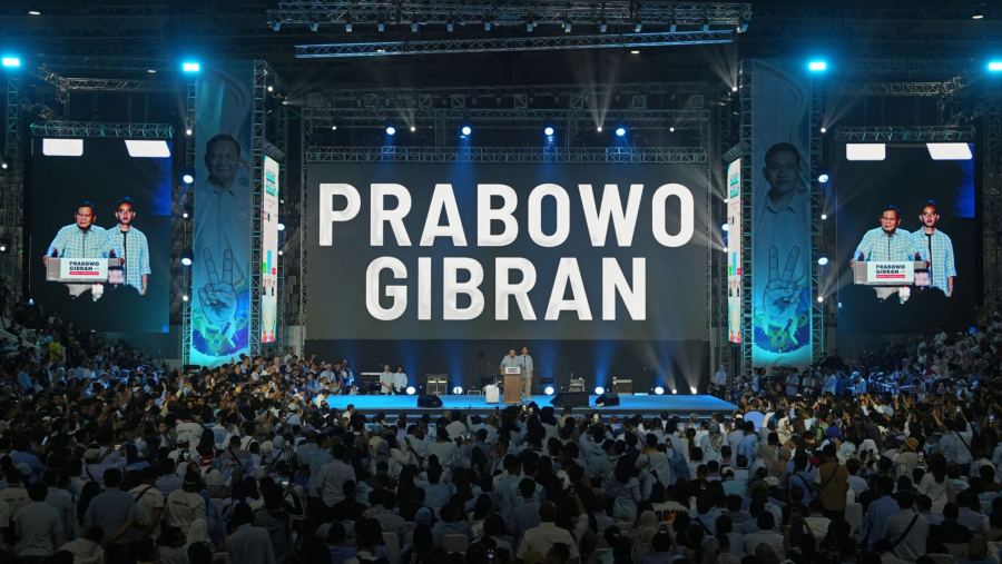 Pendukung menghadiri pidato kemenangan Prabowo-Gibran di Istora Senayan, Rabu (14/2/2024). (Bloomberg)	
