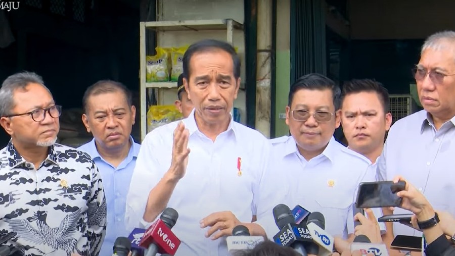 Presiden Joko Widodo dalam kunjungan ke Pasar Induk Beras Cipinang (PIBC) untuk memantau stok beras, Kamis (15/2/2024)./YouTube Setpres