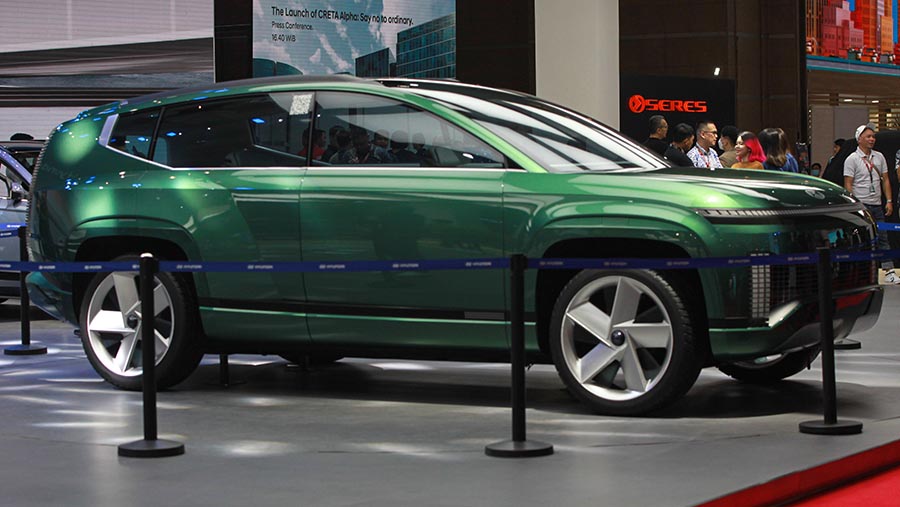 Hyundai membawa lini mobil listriknya salah satunya model Ioniq 7 Concept. (Bloomberg Technoz/Andrean Kristianto)