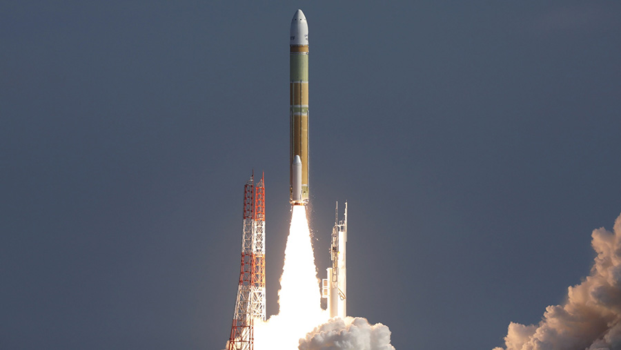 Roket H3 diluncurkan di Tanegashima Space Center di Kagoshima, Jepang. (Nicholas Takahashi/Bloomberg)