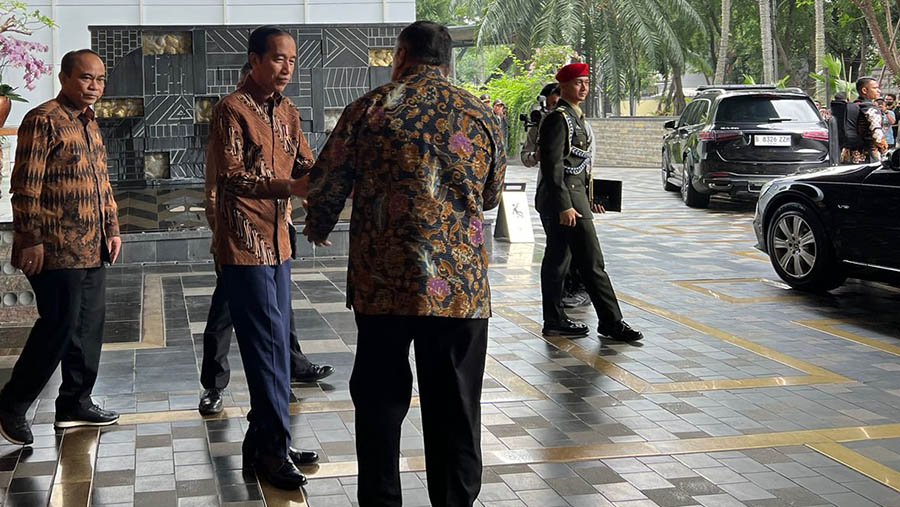Presiden Jokowi usai menghadiri Pertemuan Tahunan Industri Jasa Keuangan 2024. (Bloomberg Technoz/Mis Fransiska Dewi)
