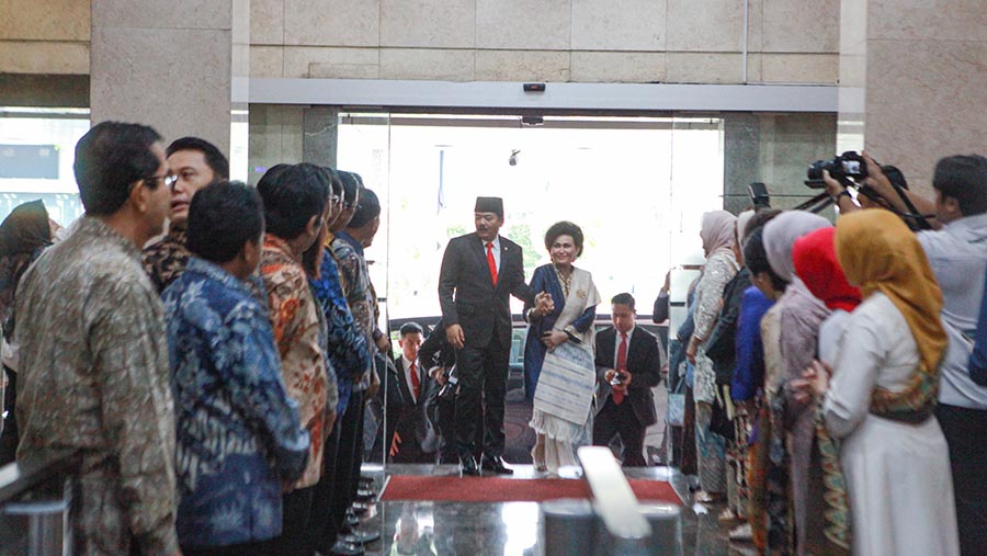 Pejabat lama Menteri ATR/Kepala BPN, Hadi Tjahjanto tiba di Kantor ATR/BPN, Jakarta, Rabu (21/2/2024). (Bloomberg Technoz/Andrean Kristianto)