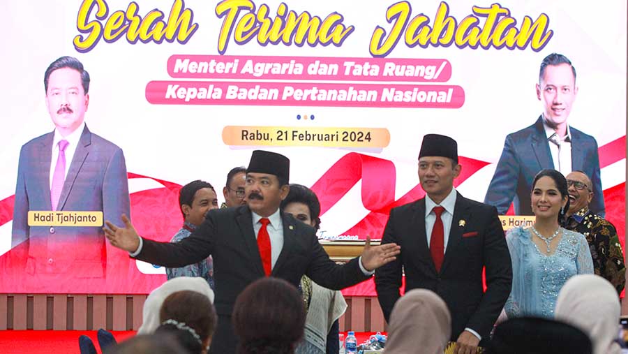 Serah terima jabatan Menteri ATR/Kepala BPN dari Hadi Tjahjanto ke Agus Harimurti Yudhoyono (AHY), Rabu (21/2). (Bloomberg Technoz/Andrean Kristianto)