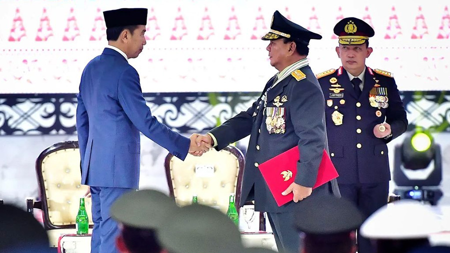 Penghargaan kenaikan pangkat istimewa kepada Menteri Pertahanan RI Prabowo Subianto sebagai Jenderal TNI Kehormatan (Dok. instagram @jokowi)