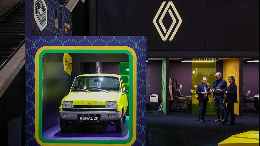 Renault pun menjadi satu-satunya pabrikan mobil besar asal Eropa yang hadir di Geneva International Motor Show 2024. (Andrey Rudakov/Bloomberg)