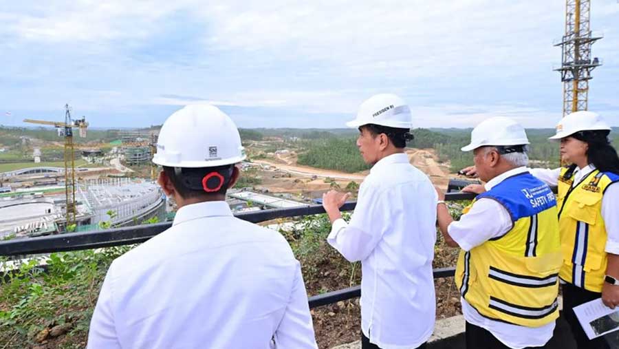 Presiden Jokowi Tinjau Perkembangan Pembangunan Lapangan Upacara di IKN, IKN, 29 Februari 2024 (Sumber: Instagram @jokowi)