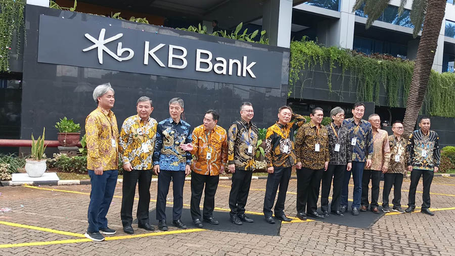 PT Bank KB Bukopin Tbk (BBKP) transformasi nama dan logo terbarunya 'KB Bank', efektif mulai 3 Maret 2024.  (Bloomberg Technoz/Donald Banjarnahor)