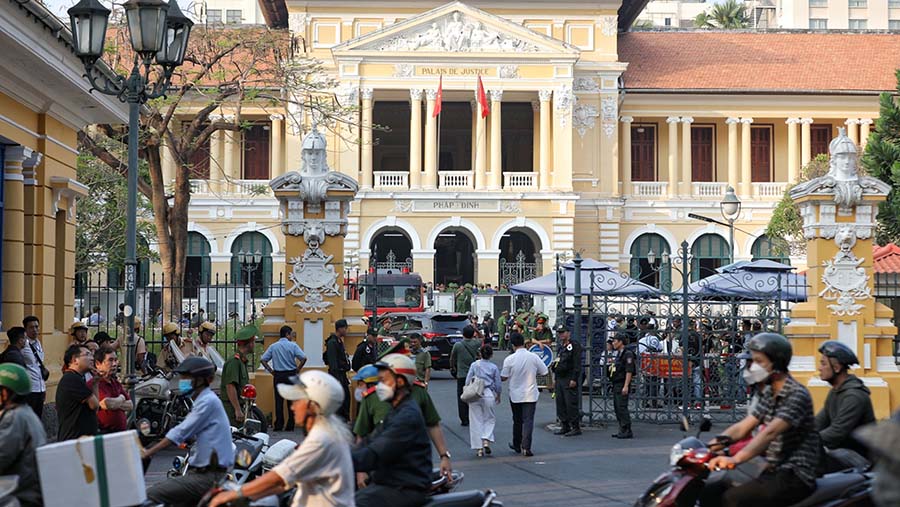 Kompleks Pengadilan Rakyat Kota Ho Chi Minh di Vietnam, Selasa (5/4/2024). (Maika Elan/Bloomberg)