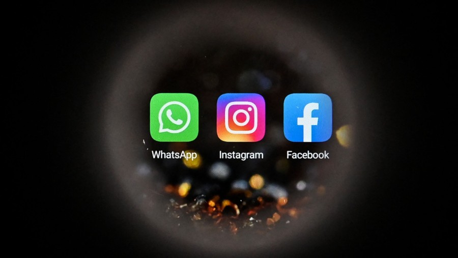 Aplikasi Instagram, Facebook, dan WhatsApp. (Dok: Bloomberg)