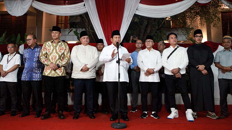 Capres Prabowo Subianto usai penetapan hasil Pemilu 2024 di Jalan Kertanegara, Jakarta, Rabu (20/3/2024). (Bloomberg Technoz/ Andrean Kristianto)