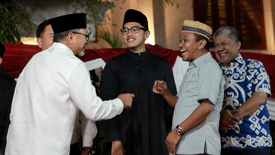 Dia didampingi seluruh jajaran ketua umum partai Koalisi Indonesia Maju (KIM). (Bloomberg Technoz/ Andrean Kristianto)