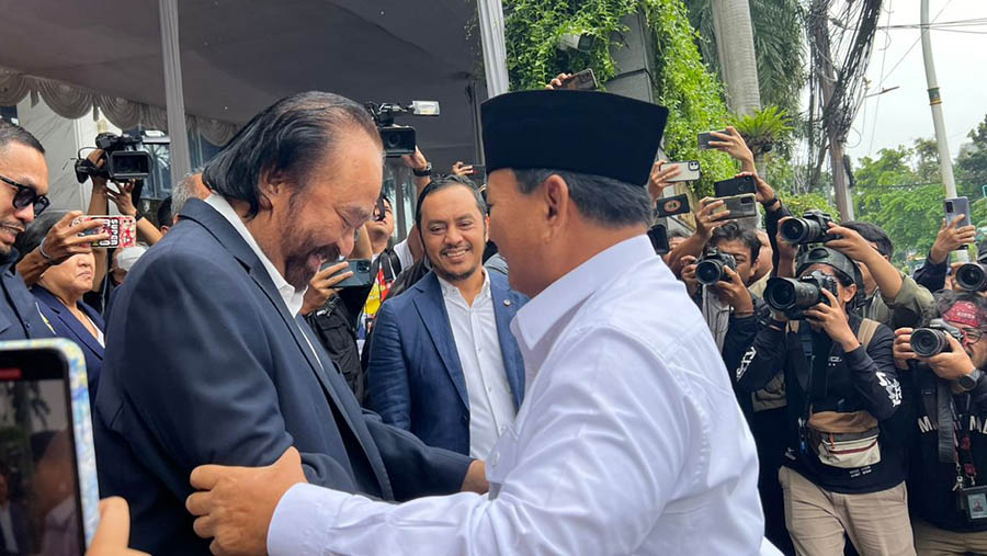 Ketua Umum Partai Nasional Demokrat Surya Paloh bertemu Prabowo Subianto. (Bloomberg Technoz/Mis Fransiska Dewi)