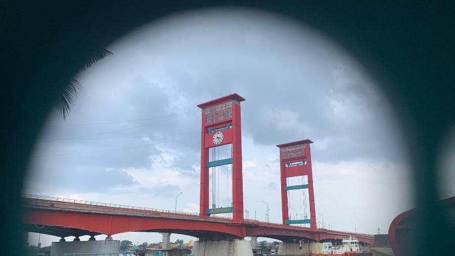 Jembatan Ampera, kota Palembang. (Angga/Bloomberg Technoz).