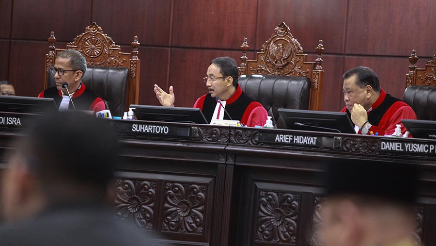 Sidang dalam bentuk pleno itu dipimpin langsung oleh Ketua MK Suhartoyo bersama tujuh hakim konstitusi lainnya. (Bloomberg Technoz/Andrean Kristianto)
