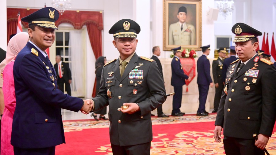 Panglima TNI Jenderal Agus Subiyanto, Kapolri Jenderal Listyo Sigit Prabowo, dan KSAU Marsekal Mohamad Tonny Harjono. (Dok Setpres RI)