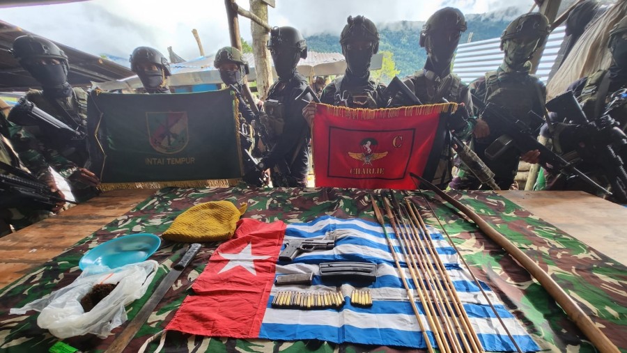Korps TNI Habema menyita sejumlah barang milik dan senjata OPM pimpinan Egianus Kogoya di Papua. (Dok. TNI)