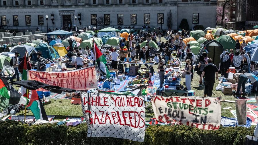 Demonstrasi mahasiswa pro-Palestina di kampus Universitas Columbia pada 22 April 2024. (Fotografer: Stephanie Keith/Bloomberg)