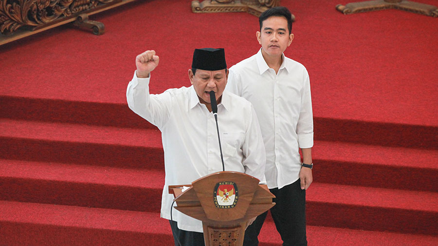 Presiden Terpilih Prabowo Subianto mengatakan saatnya bangsa Indonesia bersatu kembali bekerja untuk kepentingan rakyat.